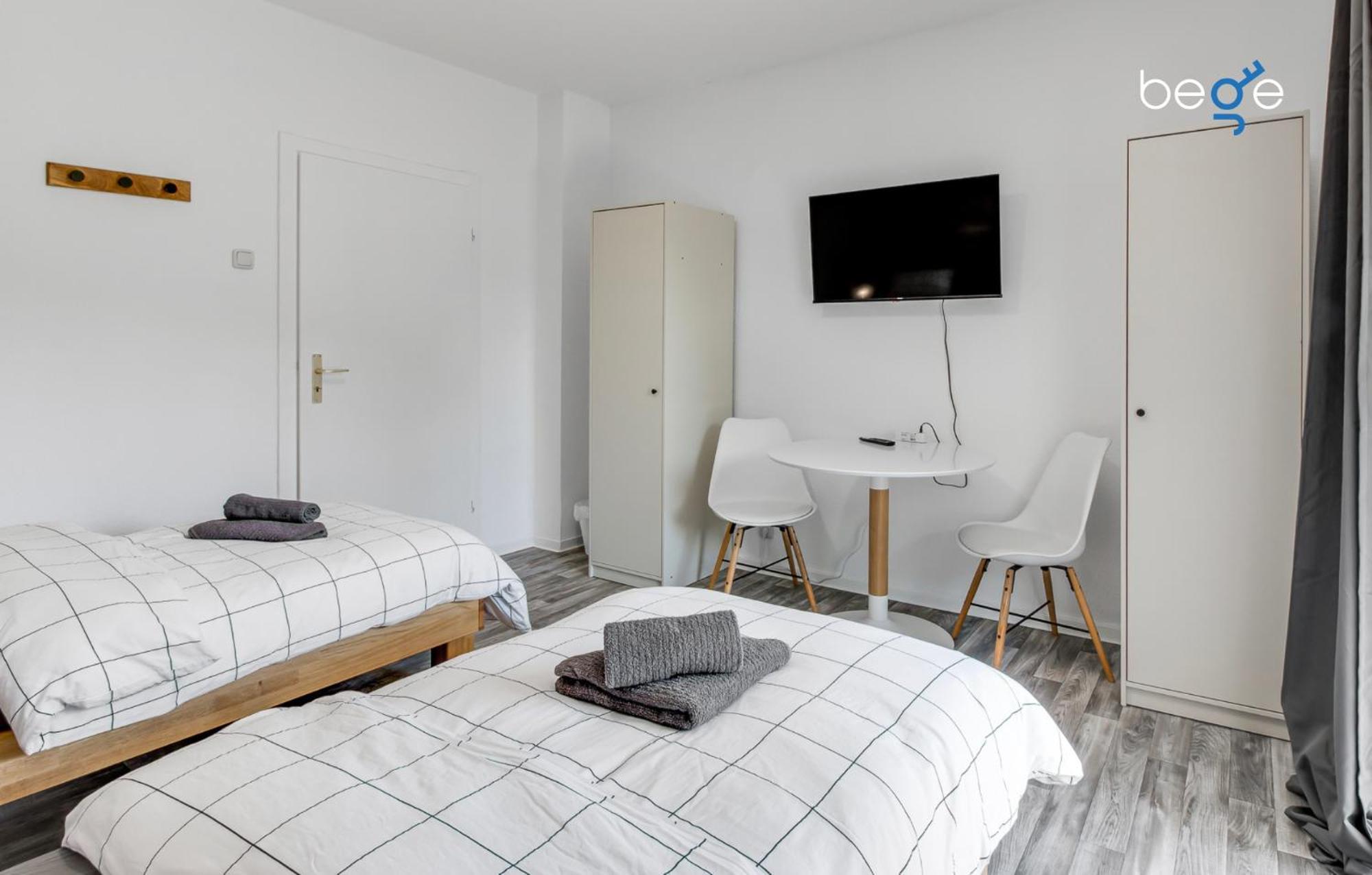 Bege Apartments: & Work Apartment *